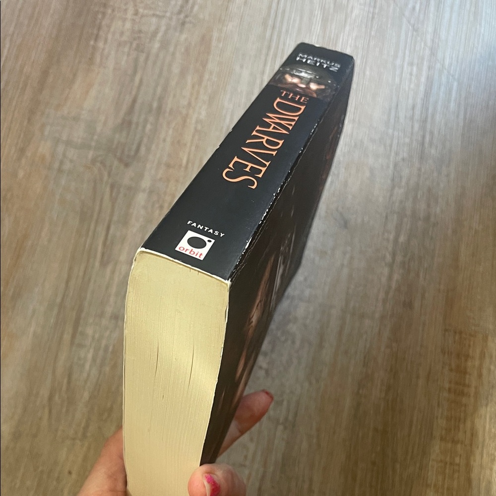 Markus Heitz "The Dwarves" Paperback Book - Black & Copper Cover - Picture 4 of 4